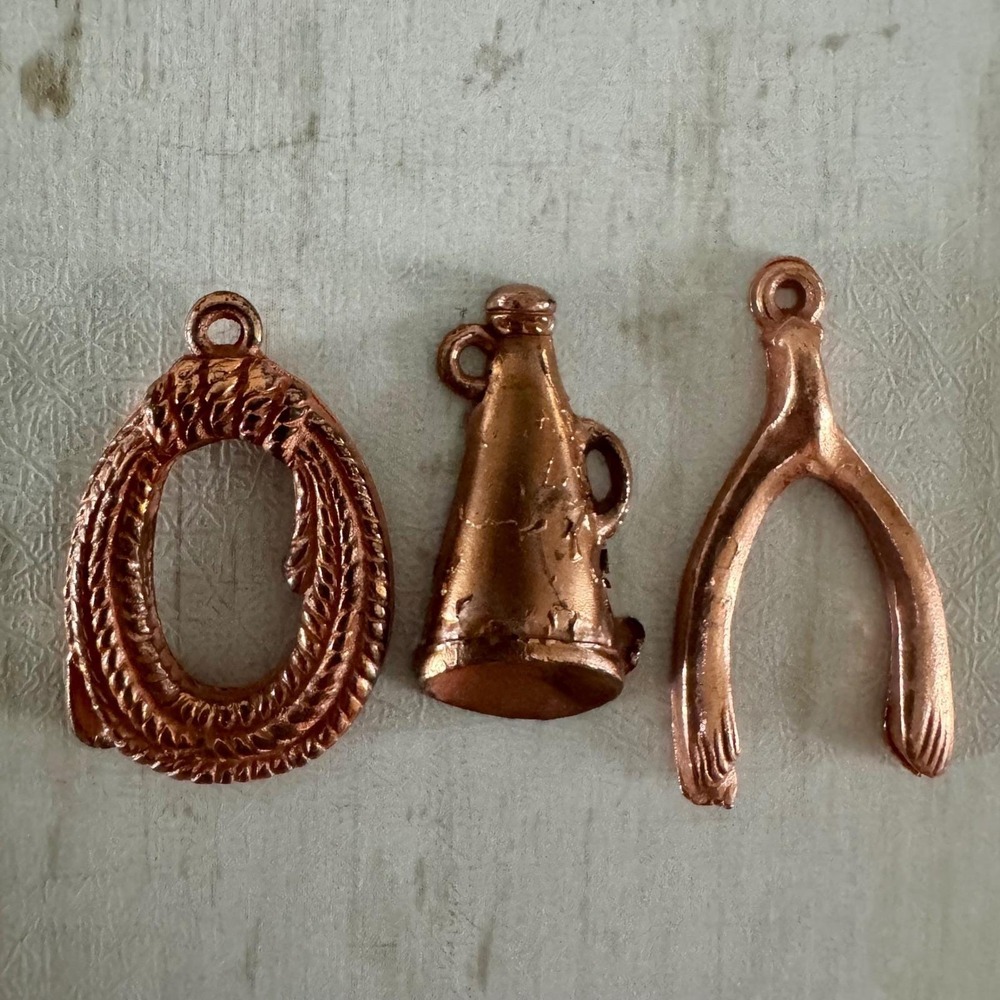 Vintage 1940s Cracker Jack Assorted Charms Celluloid Dog Metal Copper Lot of 12 - Picture 4 of 10